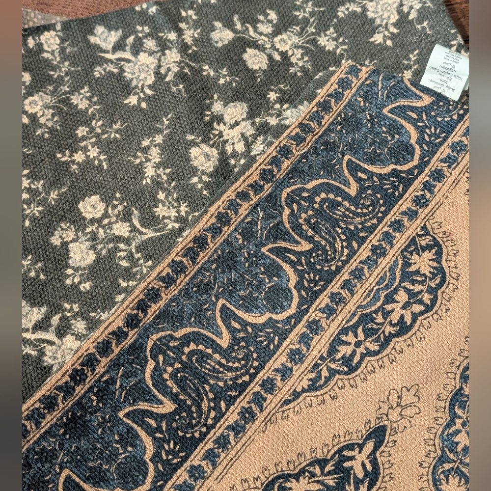 Pottery Barn Abel Reversible lumbar Pillow Cover - Picture 7 of 7